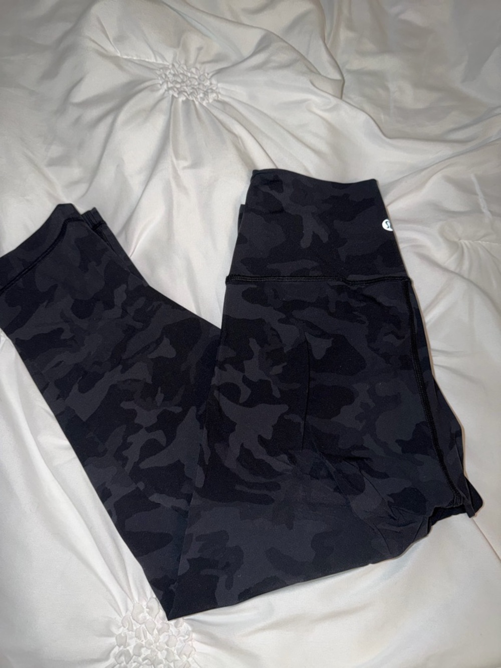 Lululemon Black Camo 3/4 Legging Size 6